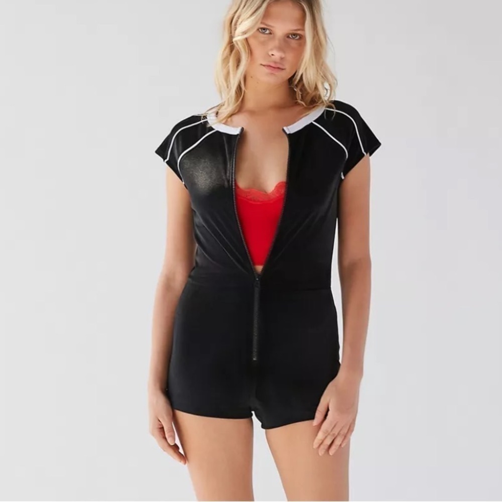 UO Out From Under Rockie Velour Zip-Front Romper NEW Black White Size Small
